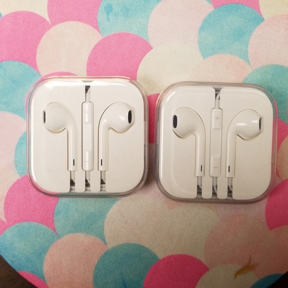 Apple Iphone headphones ear buds new